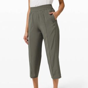 Lululemon Pleated Wanderer Cropped Pants